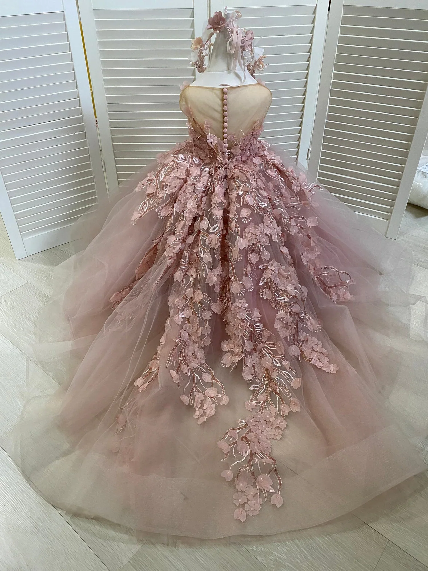 Modest Sleeveless Ball Gown Flower Girls Dress With Appliques - Image 2