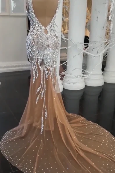 Luxurious Crystals Mermaid Wedding Dresses V Neck Backless Champagne Bridal Gowns - Image 4
