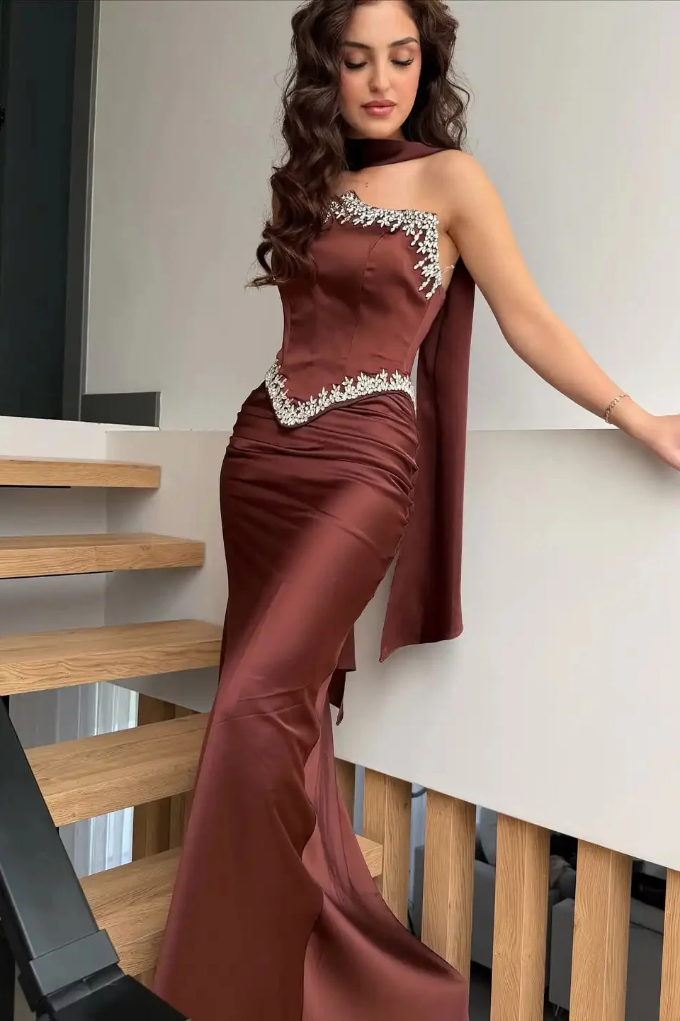 Luxury Brown Strapless Sleeveless Satin Mermaid Prom Dresses Sheath Gem With Pleats - Image 3