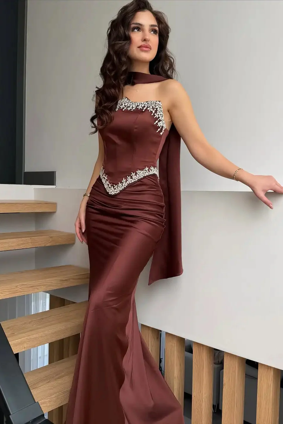 Luxury Brown Strapless Sleeveless Satin Mermaid Prom Dresses Sheath Gem With Pleats - Image 4