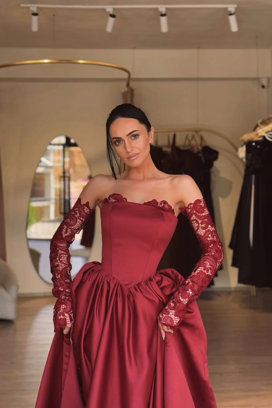 Luxury Burgundy Strapless A-Line Satin Prom Dresses Detachable Sleeves With Pleats - Image 2