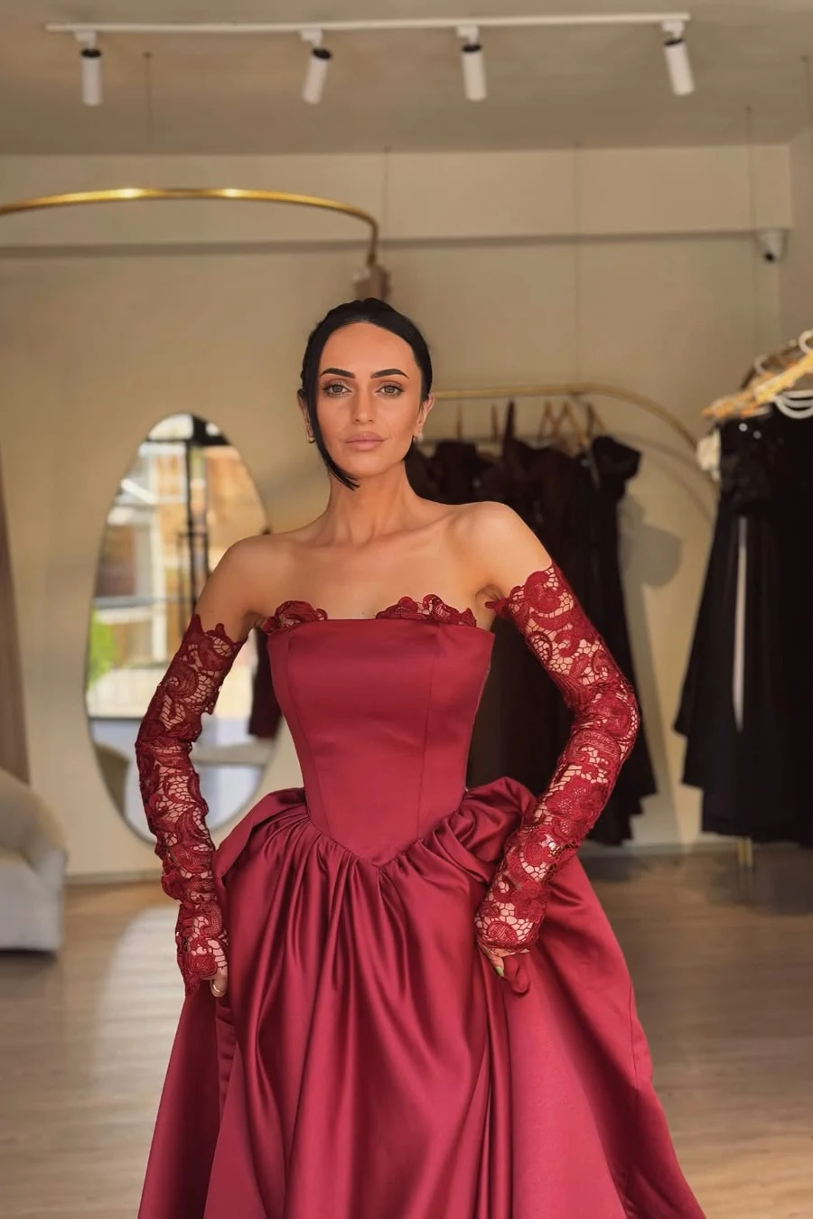 Luxury Burgundy Strapless A-Line Satin Prom Dresses Detachable Sleeves With Pleats - Image 3