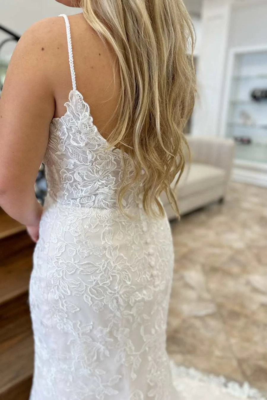 Luxury V-Neck Sleeveless Mermaid Wedding Dresses Applique Lace Spaghetti-Straps Open Back With Buttons - Image 2