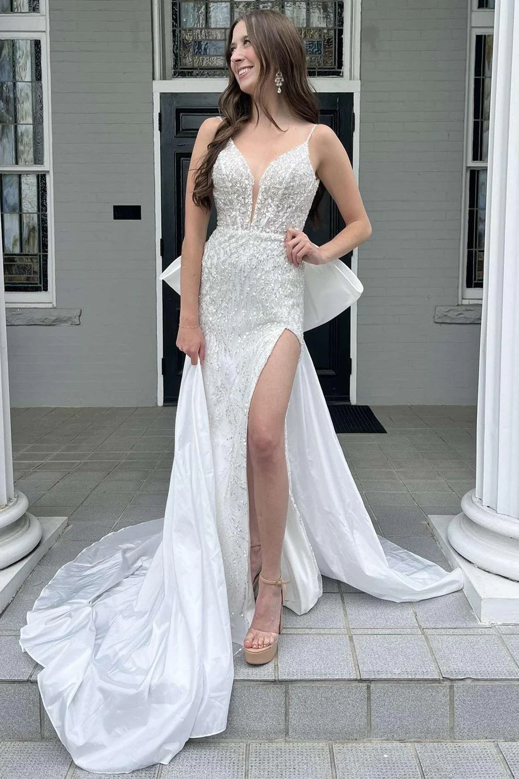 Luxury V-Neck Spaghetti-Straps Sleeveless Wedding Dress High Slit Open Back With Beads Bowknot - Image 3