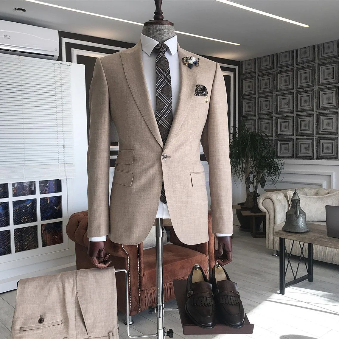 Pink Peaked Lapel Slim Fit Men Suits For Proms - Image 2