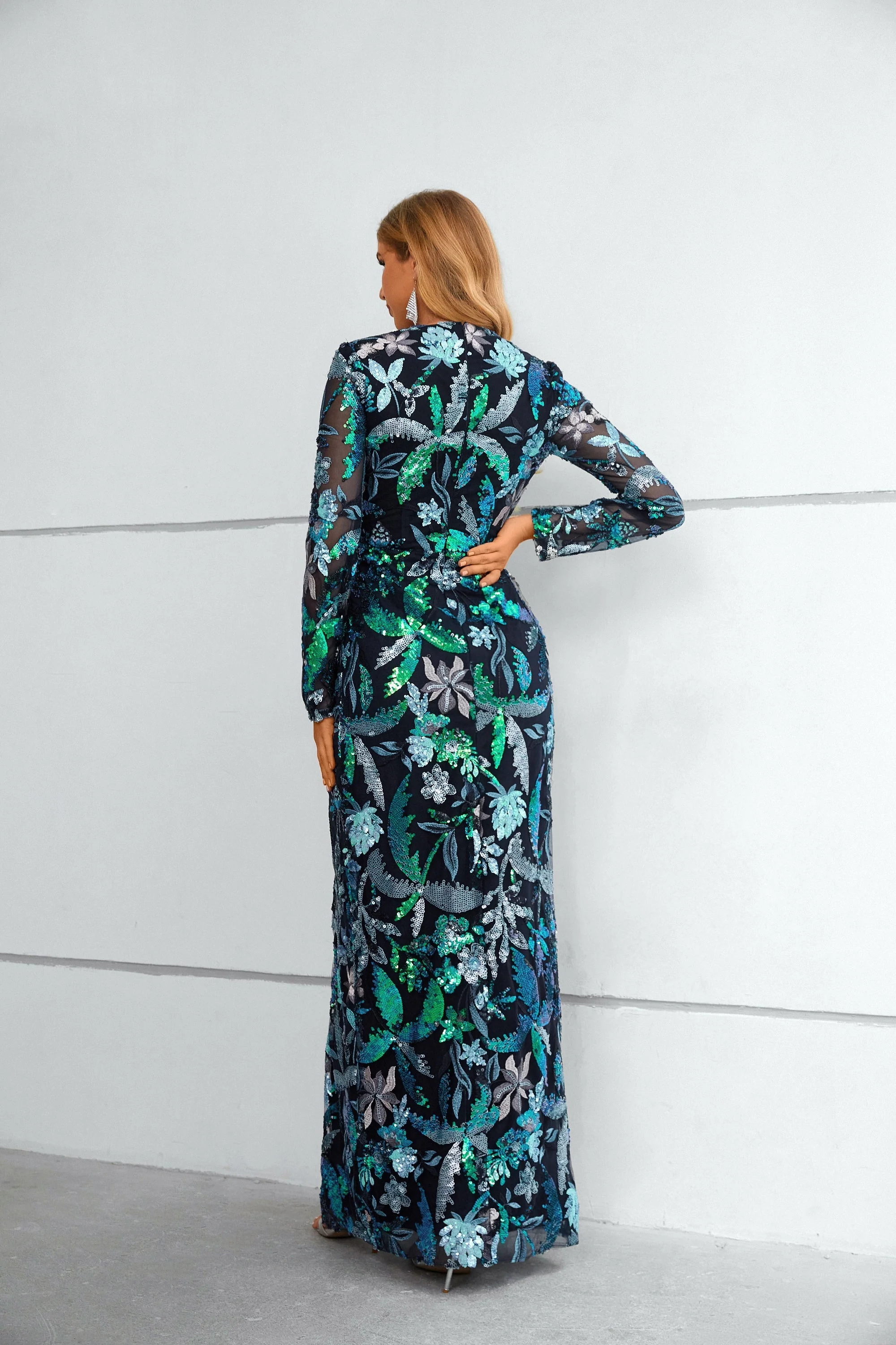 Mermaid V-neck Lace Floor-length Long Sleeve High Split Sequined Prom Dress - Image 2