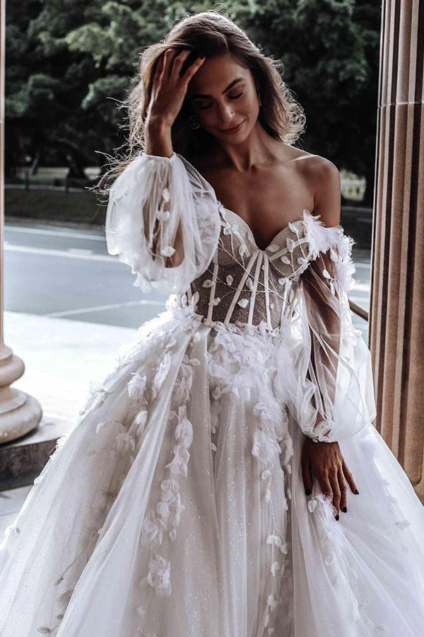 Modern Sweetheart Sleeveless Wedding Dress White 3D Floral Lace Bridal Gown - Image 2