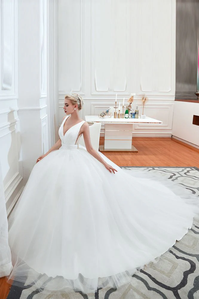 Modern V neck sleeveless White Princess Spring Wedding Dress - Image 5