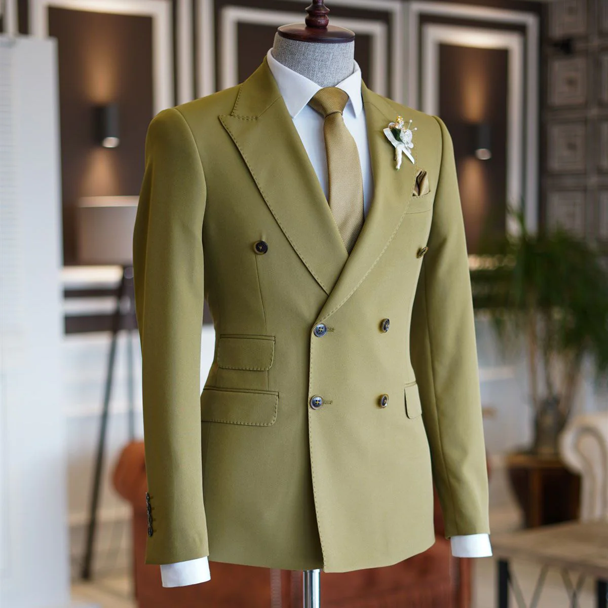 Green Peaked Lapel Double Breasted Men's Prom Suits - Image 2