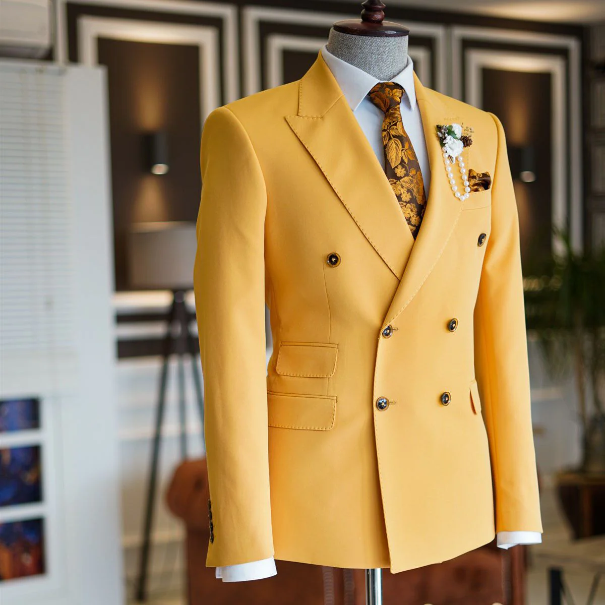 Classy Yellow Peaked Lapel Double Breasted Tailored Prom Suits - Image 2