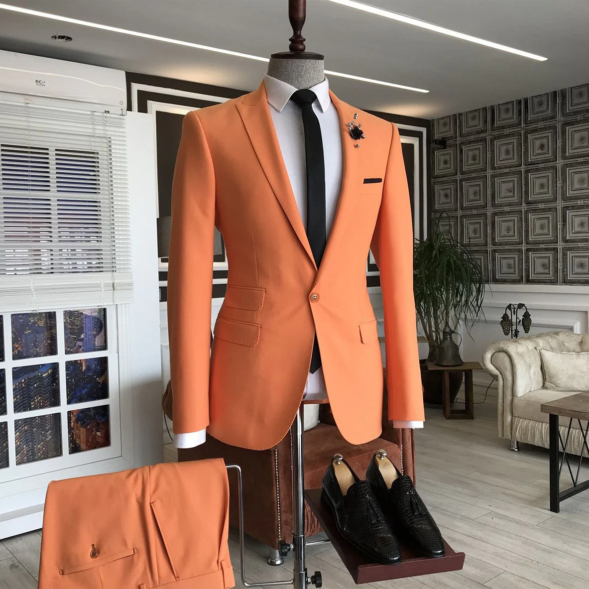 Peaked Lapel 3 Flaps Slim Fit Men's Prom Suits - Image 2