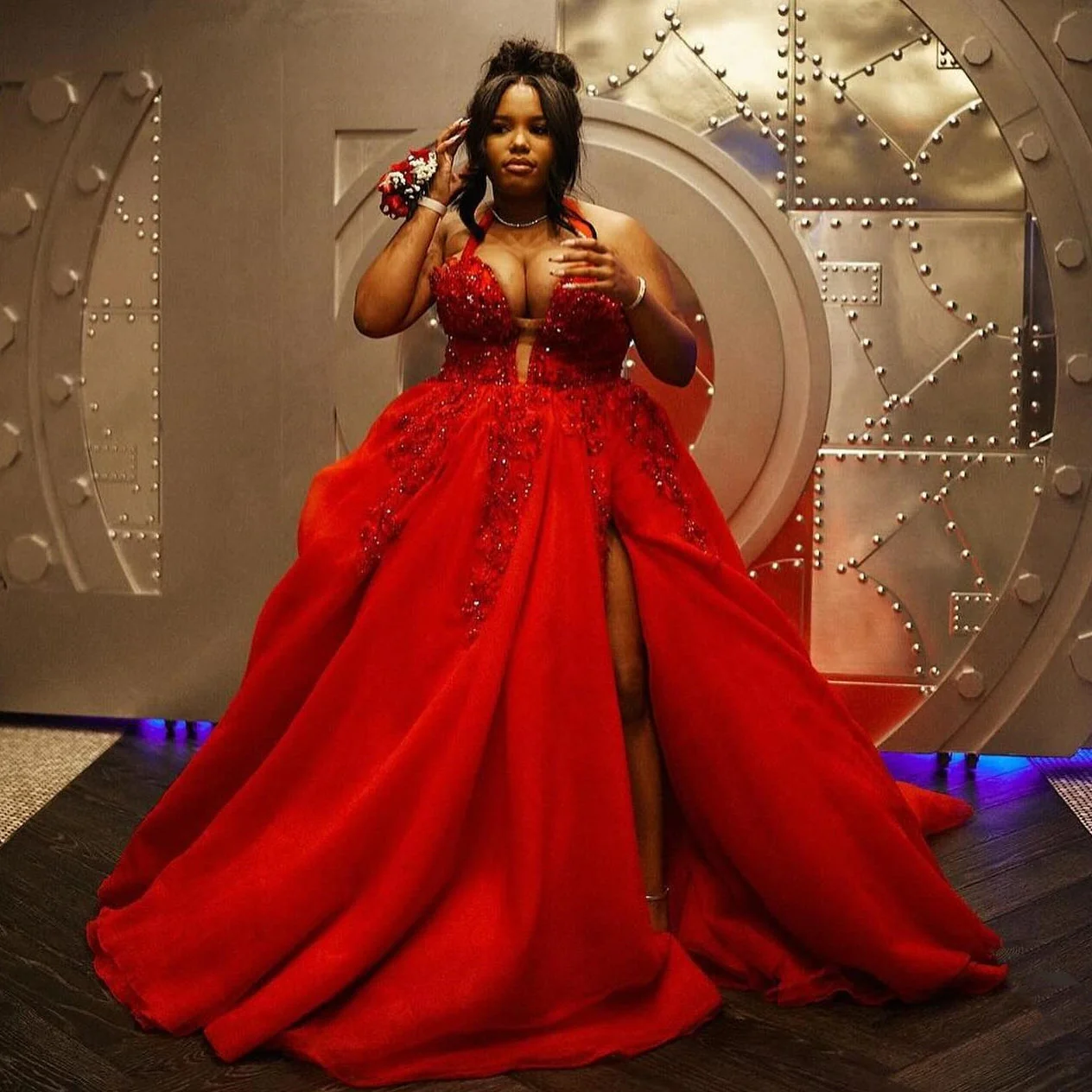 Plus Size Red Halter A-Line Tulle Side Slit Prom Dress with Beads - Image 2