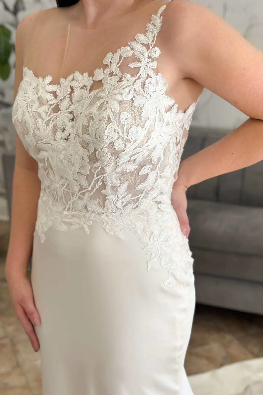 Popular Asymmetrical Scoop Sleeveless Wedding Dresses Satin Mermaid With Appliques Lace - Image 3