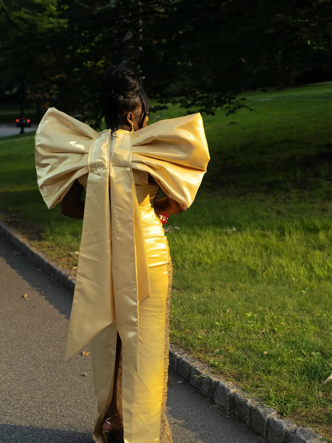 Pretty Yellow Halter Sweetheart Sleeveless Prom Dresses Sheath Gem With Bow Knot - Image 2
