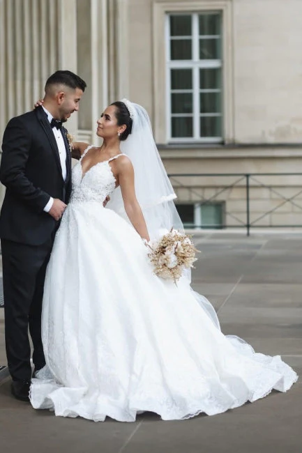 Ballbella Modern White Wedding Gowns With Lace V-neck Sleeveless - Image 2