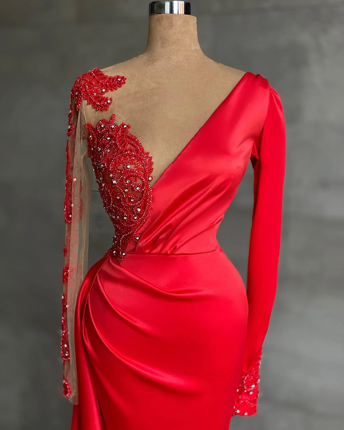 Red Long Sleeve V-Neck Mermaid Prom Dress Online With Beadings - Image 2