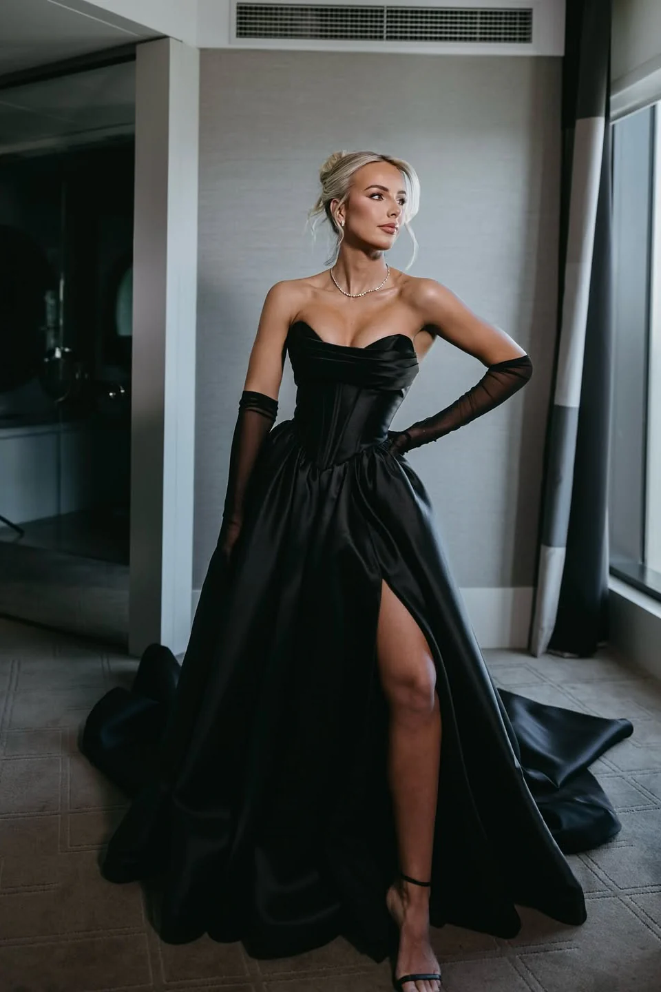 Romantic Black Strapless Sleeveless Satin Prom Dresses A-Line High Split With Gloves - Image 3