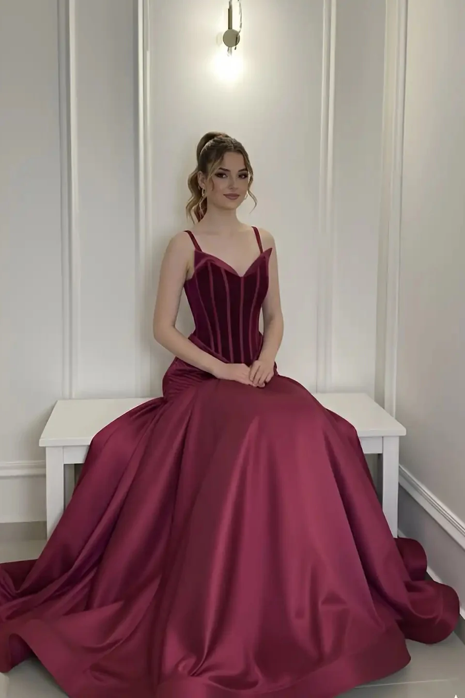Romantic Burgundy Spaghetti-Straps V-Neck Prom Dress A-Line Sleeveless With Pleats - Image 3