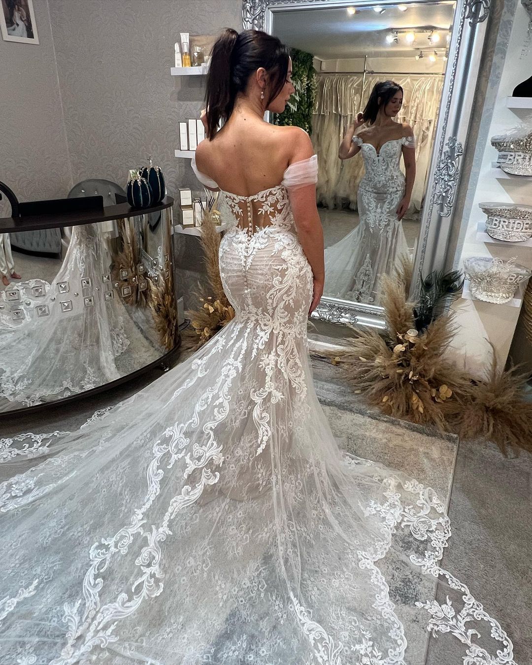 Classic Sweetheart Off-the-Shoulder Sleeveless Mermaid Lace Wedding Dress - Image 2