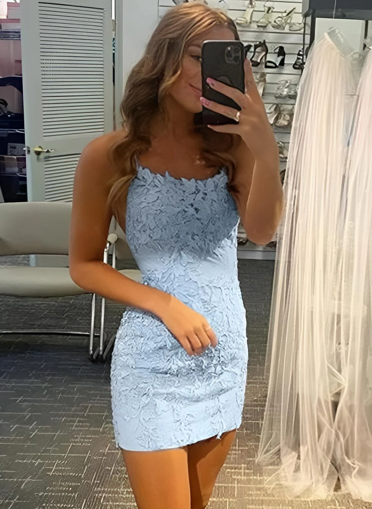 Sheath/Column Scoop Neck Short/Mini Lace Homecoming Dresses - Image 3