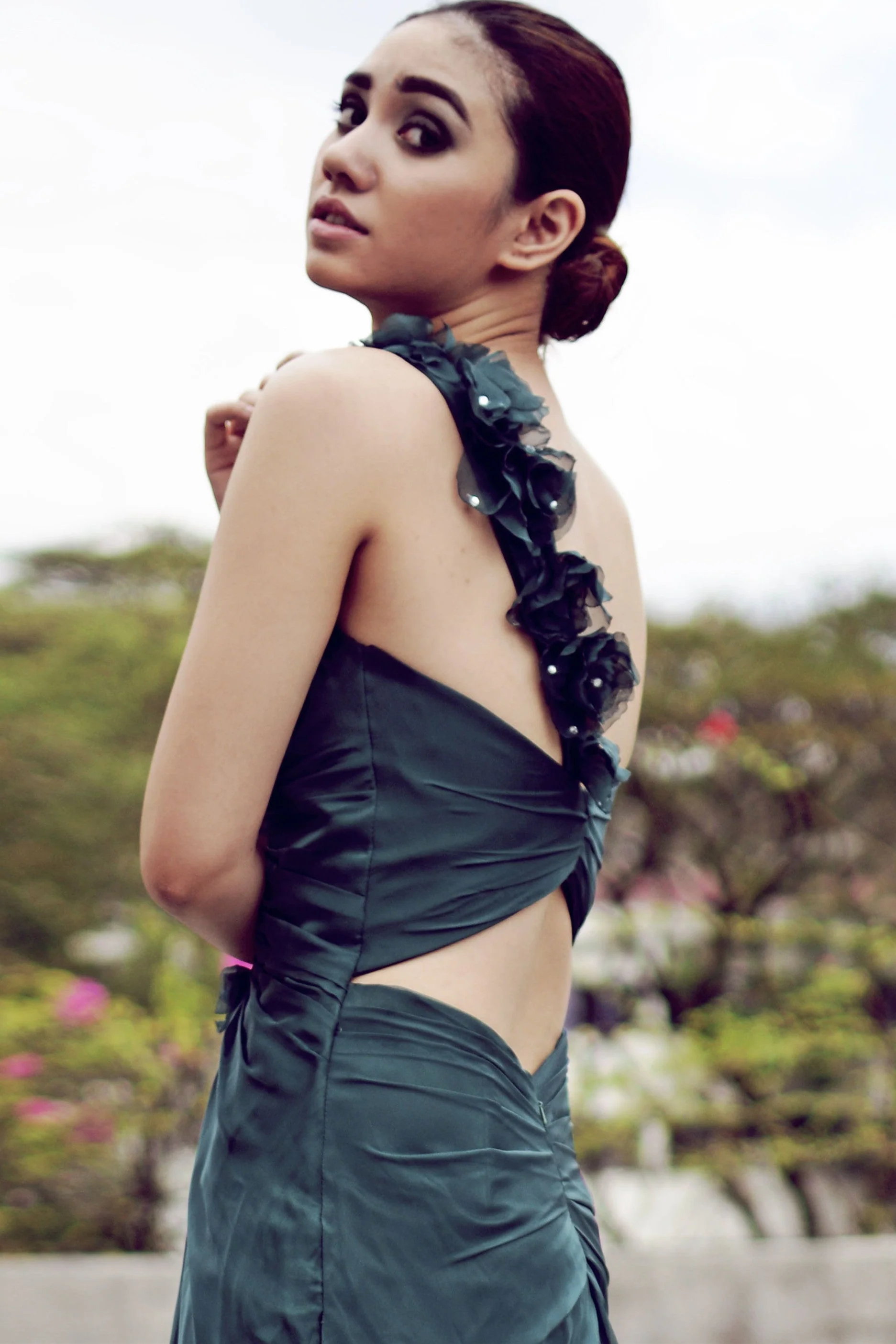Sheath One-shoulder Floor Length Chiffon Backless Handmade Flower Evening Dress - Image 4
