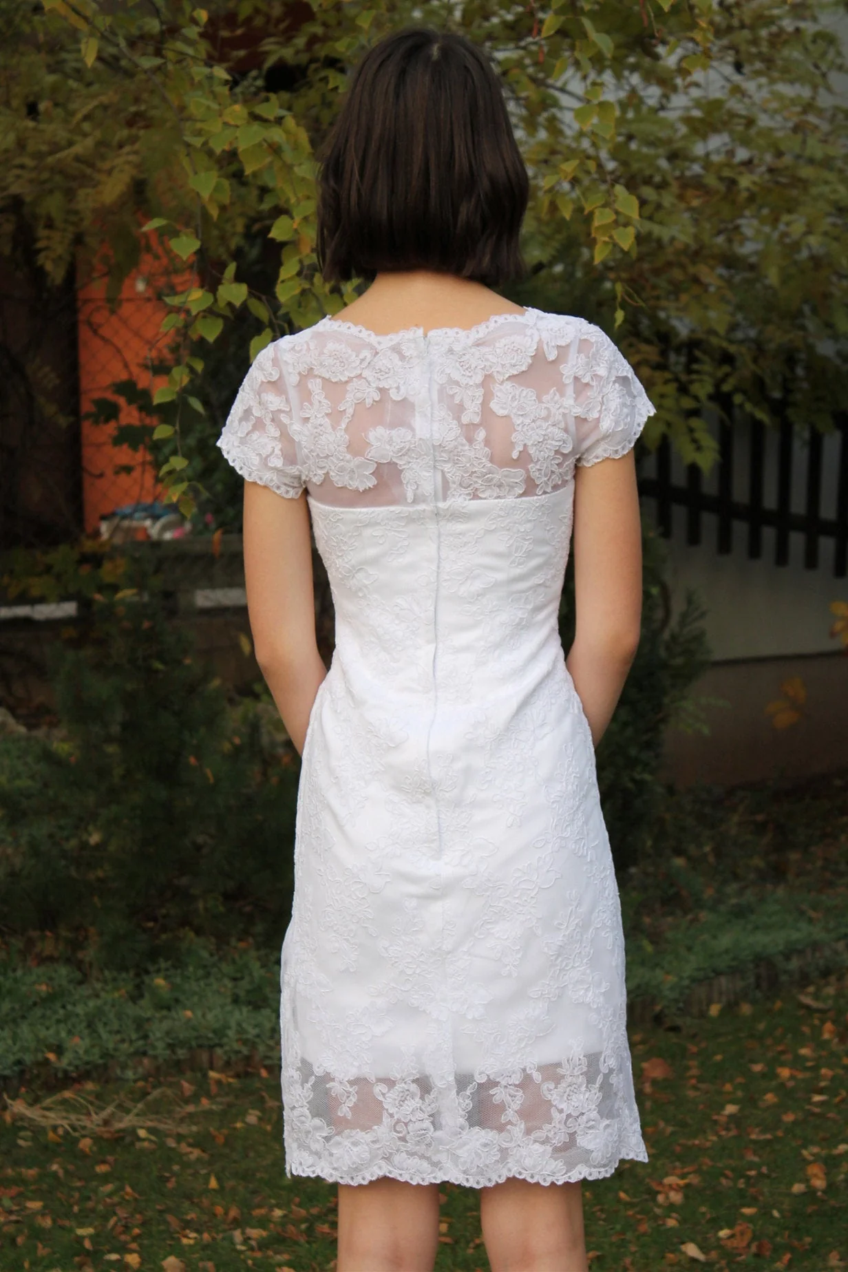 Sheath Round Collar Knee Length Short Sleeves Tulle Lace Wedding Dress - Image 2