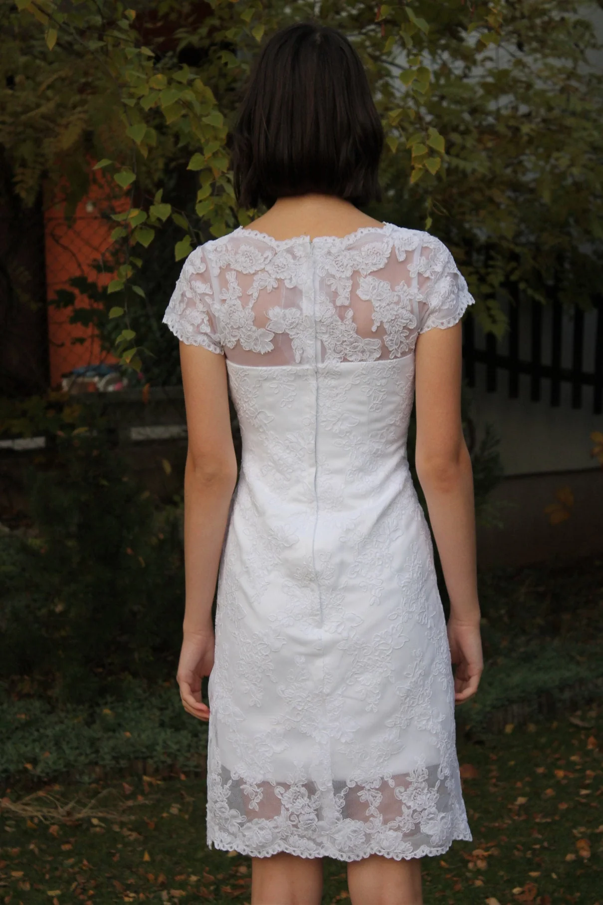 Sheath Round Collar Knee Length Short Sleeves Tulle Lace Wedding Dress - Image 4