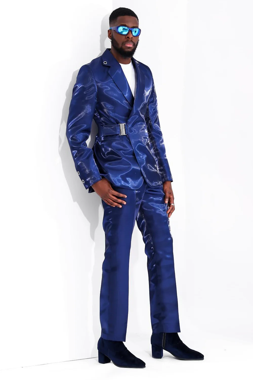 Shiny Blue Buckle Belt Mens Fashion Prom Suit - Image 2
