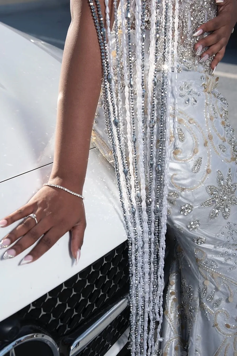 Sparkle Silver Off-the-shoulder Mermaid Court Train Tassels Prom Dresses - Image 8
