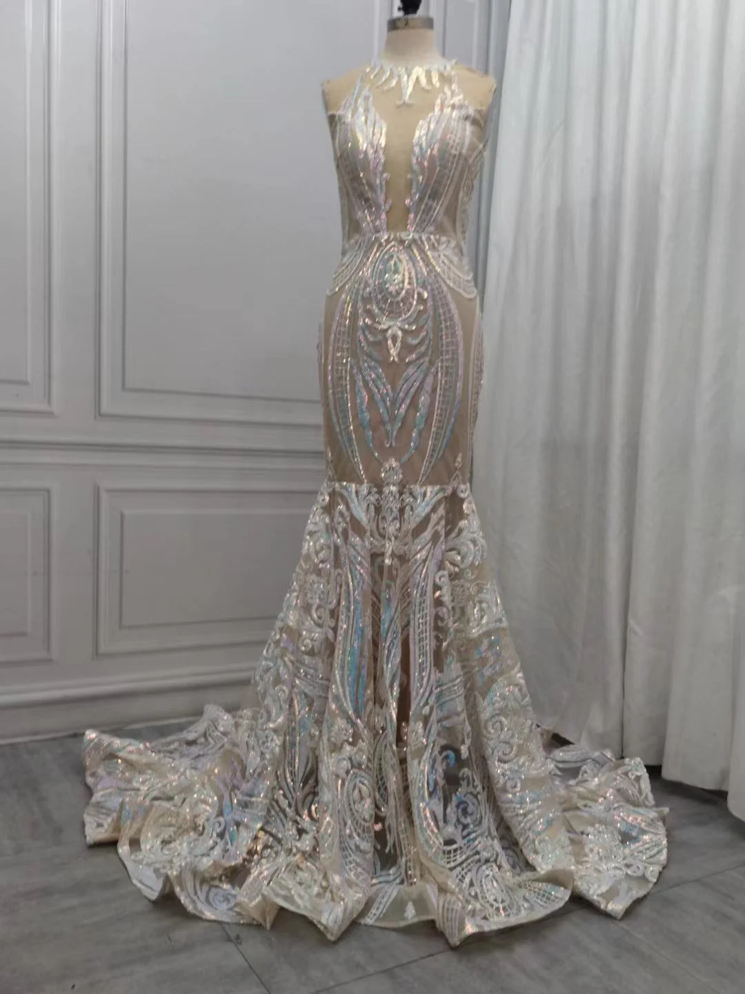 Classic Mermaid Lace Floor-Length Prom Dress On Sale - Image 4
