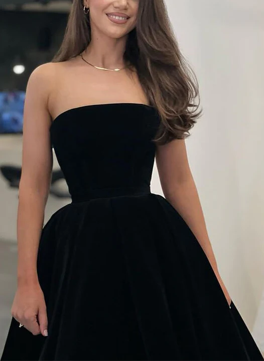 Strapless Velvet A-Line Black Homecoming Dresses - Image 2