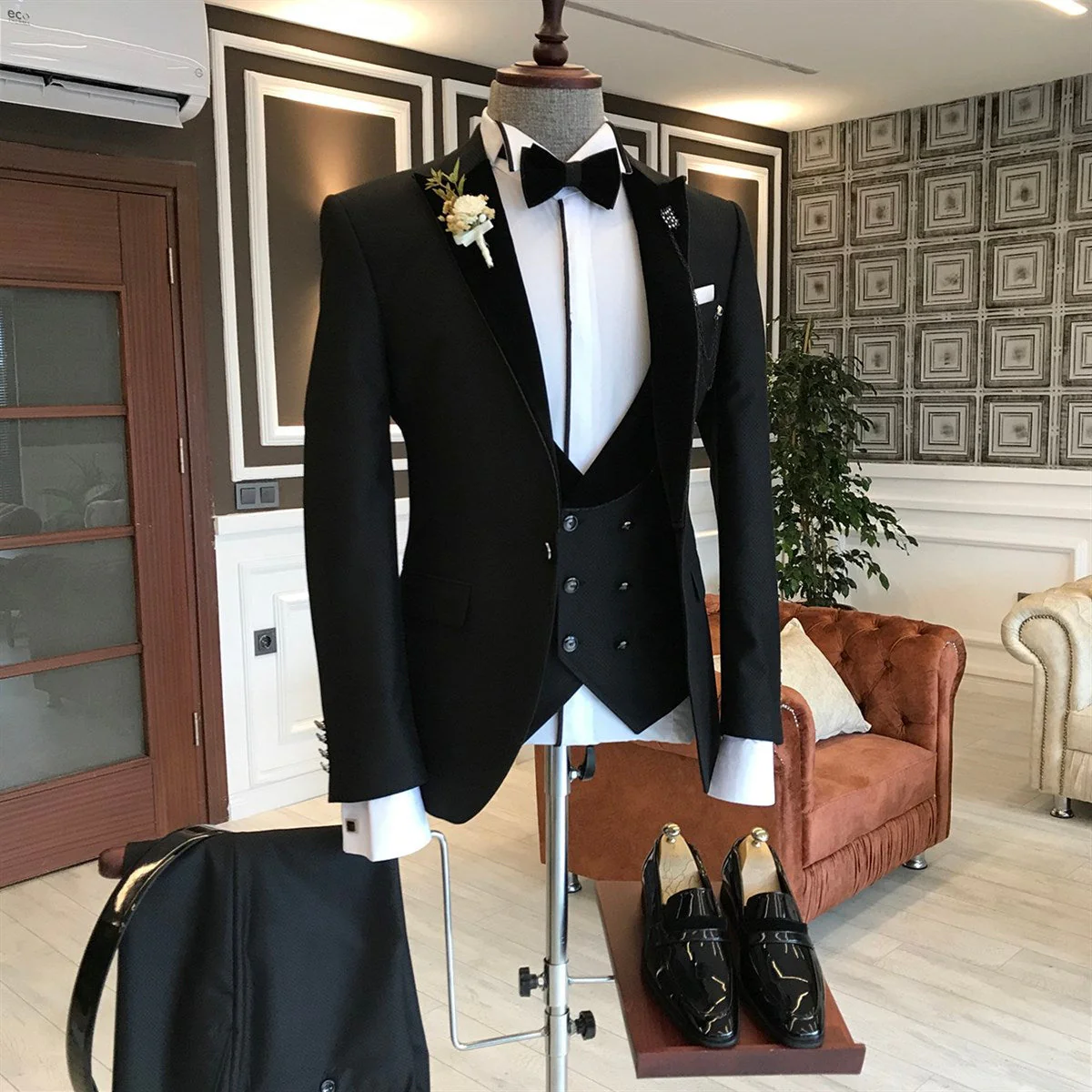Classic Black Classy Slim Fit 3-Piece Peaked Lapel Men Suits - Image 2