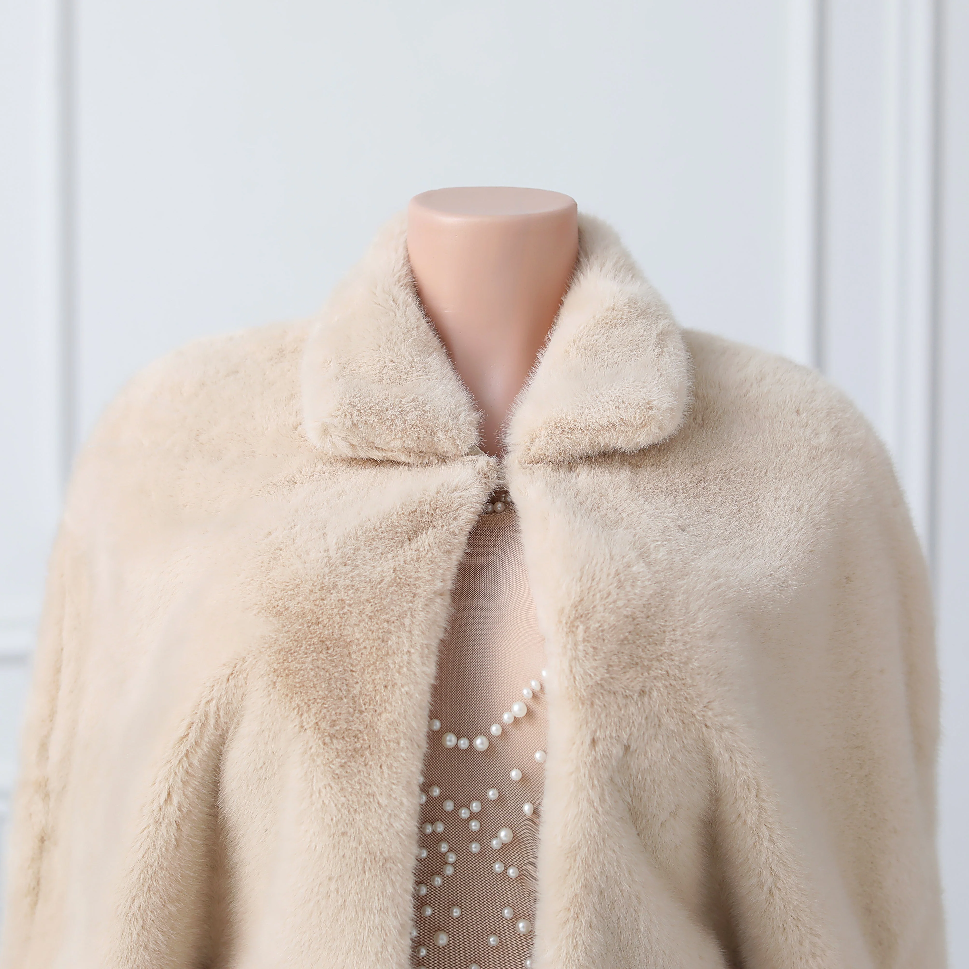 Stylish Mid-length Faux Fur Batwing Cape - Image 2