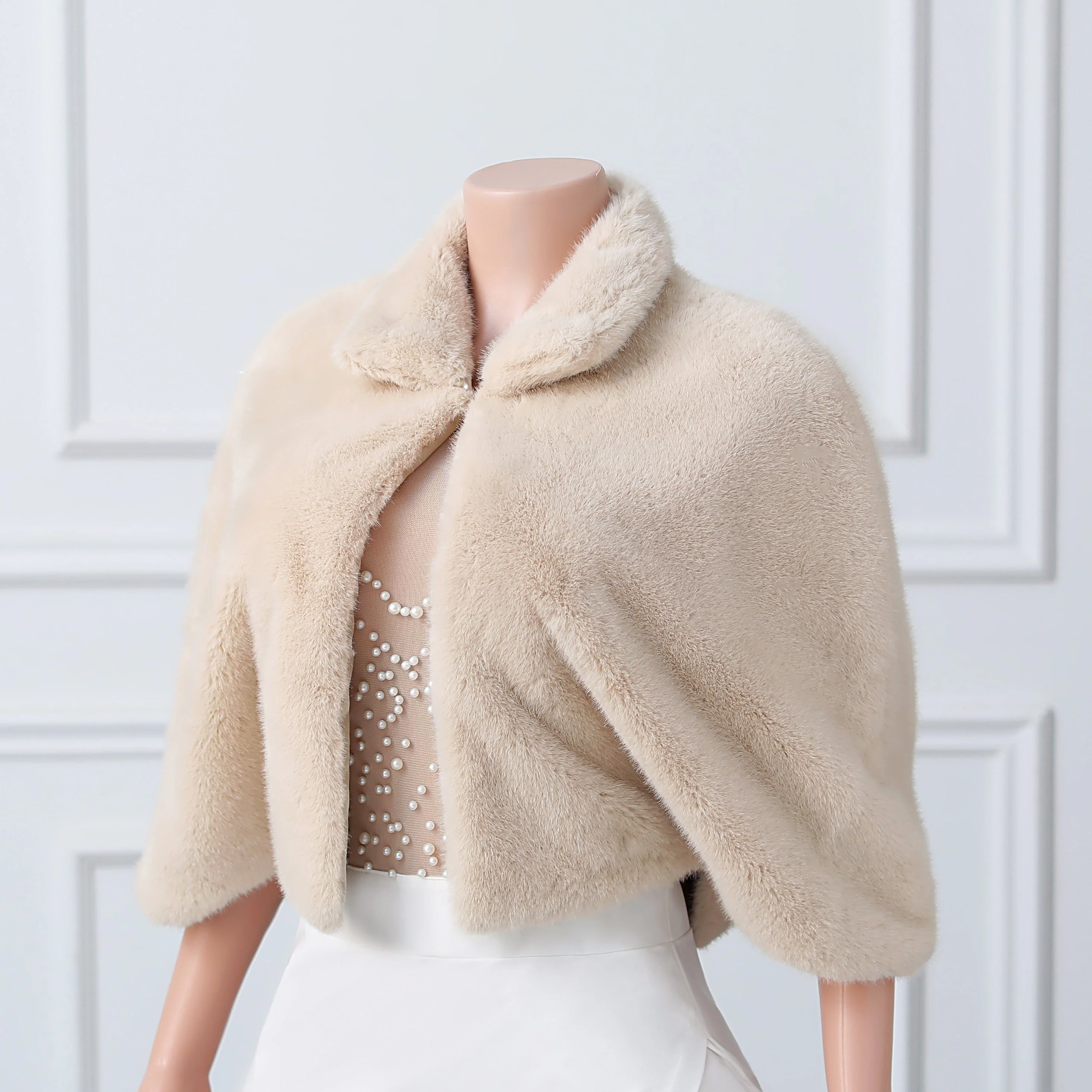 Stylish Mid-length Faux Fur Batwing Cape - Image 3