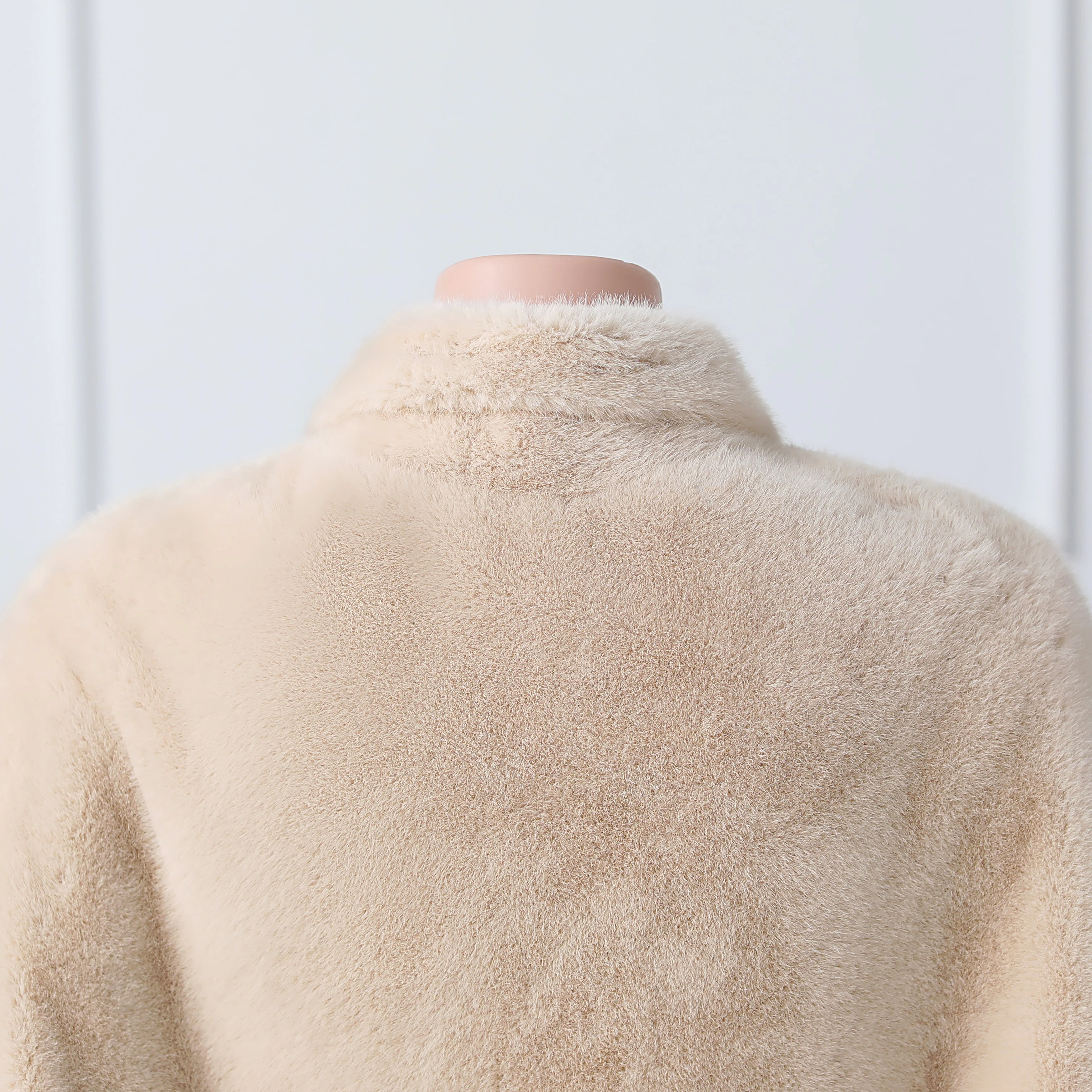 Stylish Mid-length Faux Fur Batwing Cape - Image 8