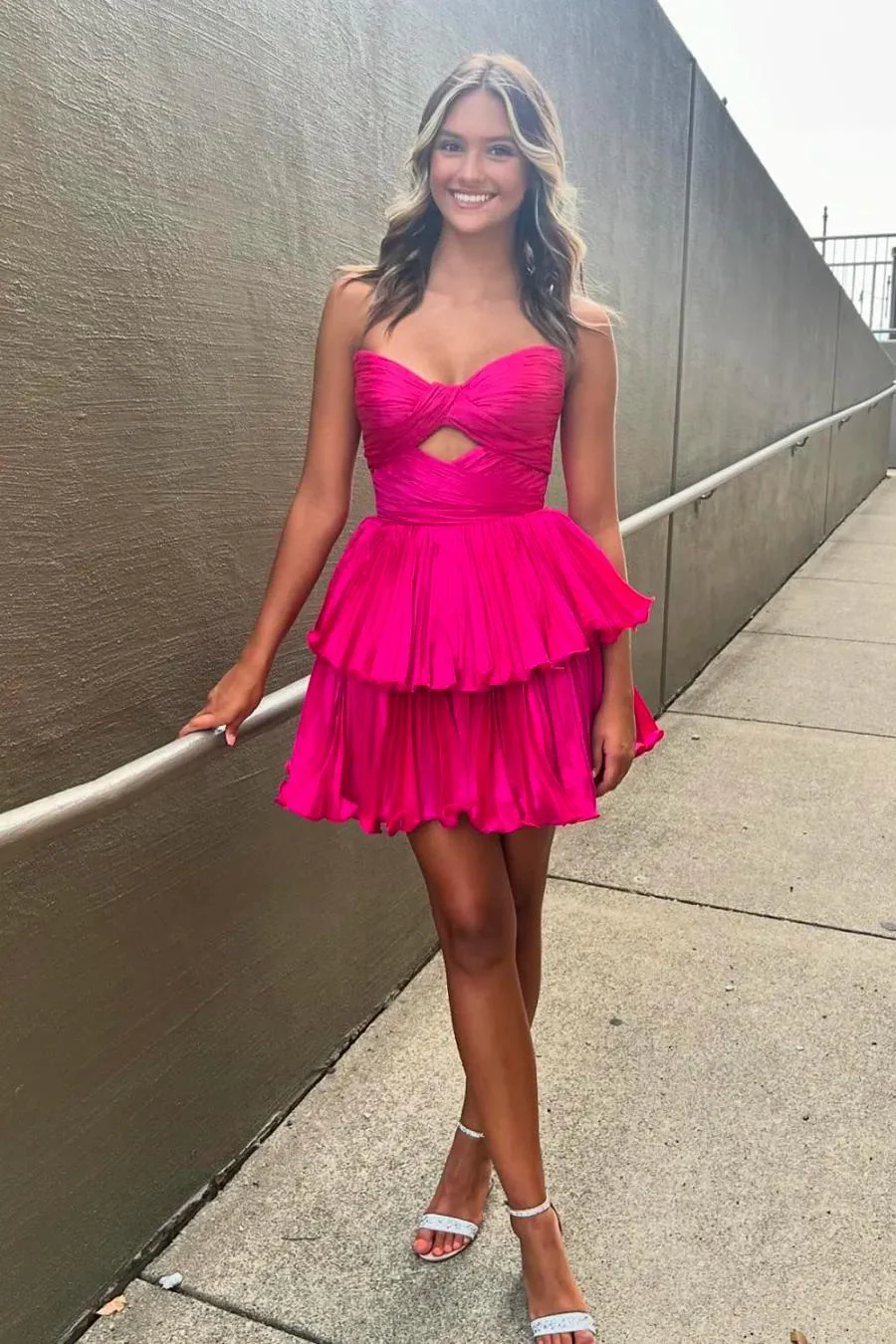 Sweetheart Cut-out Princess Ruffles Knee length Homecoming Dresses - Image 4