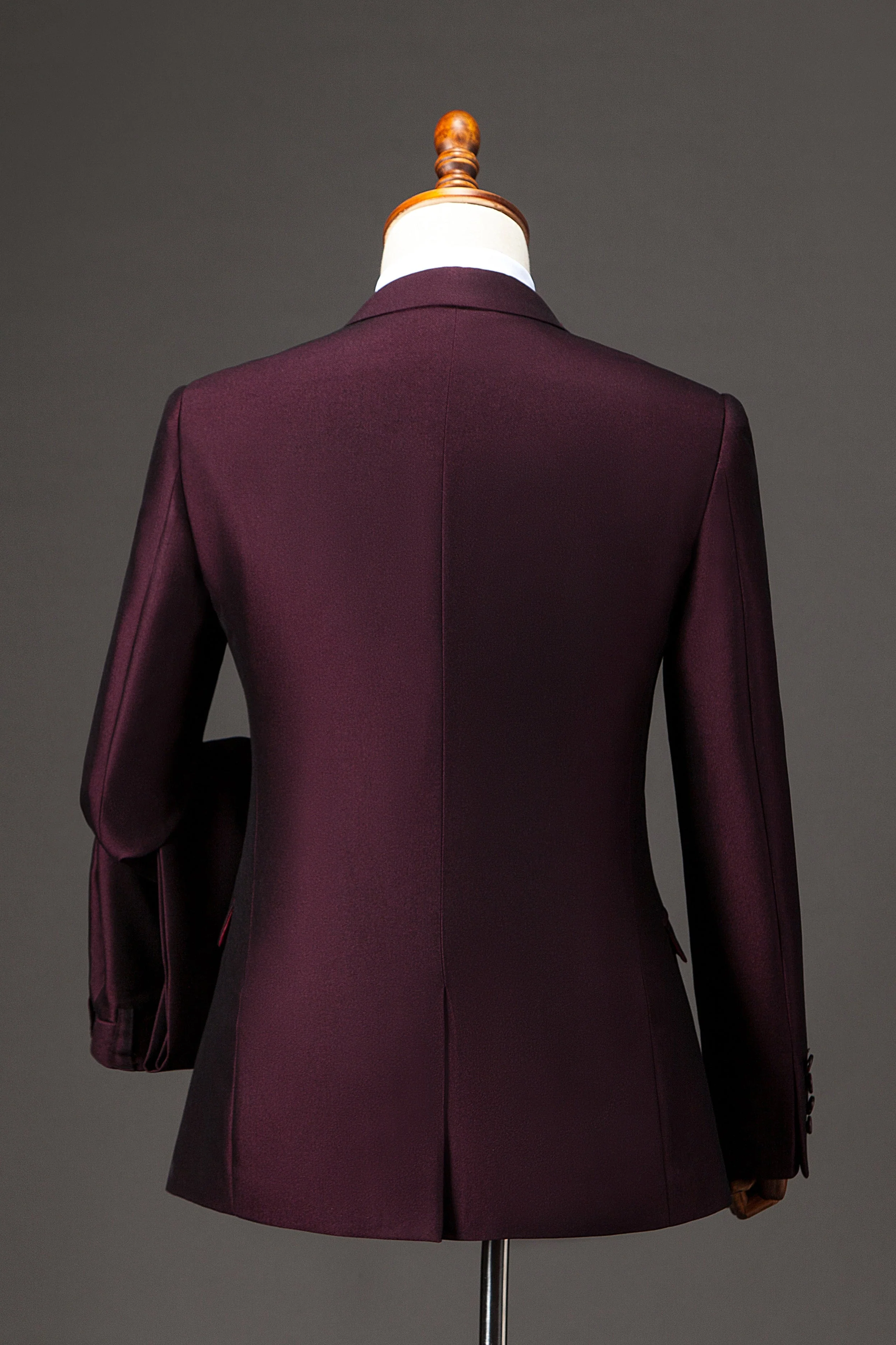 Top-Selling Men’s Business-Casual Groom’s Suit with Single Slit, Flat Collar, and Single-Breasted Closure - Image 2