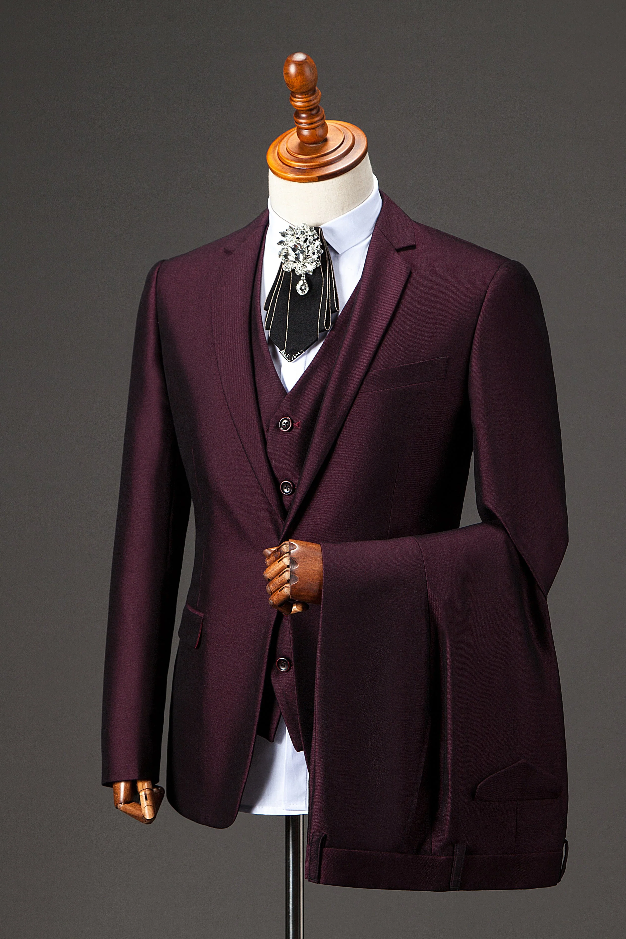 Top-Selling Men’s Business-Casual Groom’s Suit with Single Slit, Flat Collar, and Single-Breasted Closure - Image 3