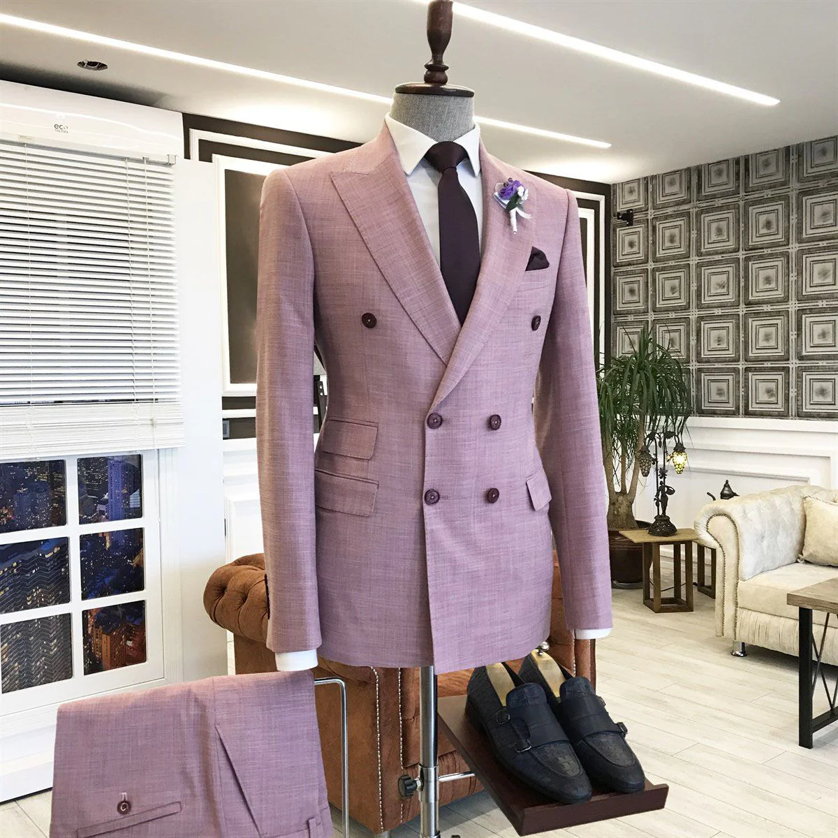 Classy Pink Peaked Lapel Double Breasted 3 Flaps Prom Suits For Men - Image 2