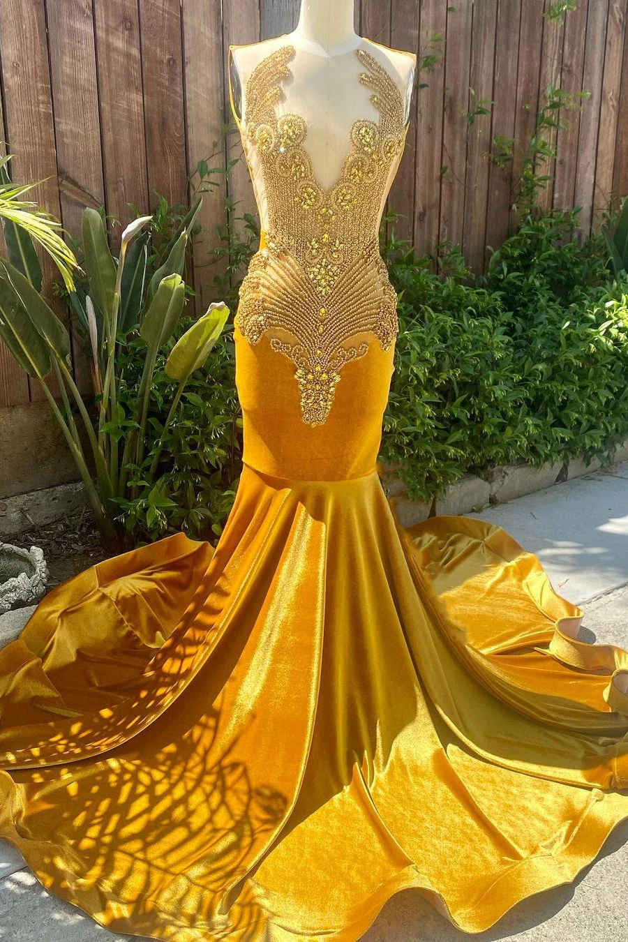 V-neck Gold Velvet Sleeveless Mermaid Long Court Train Prom Dresses - Image 2