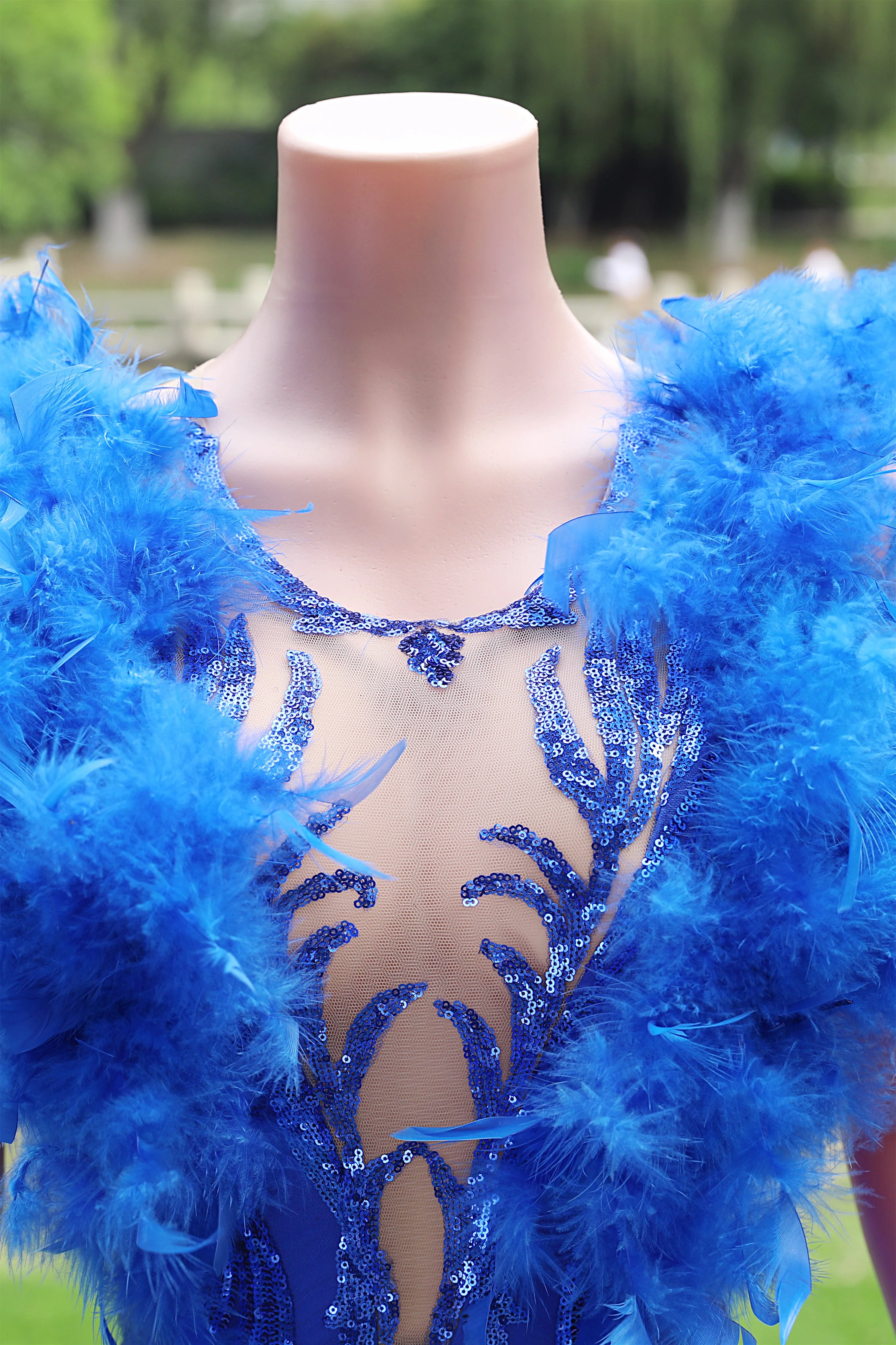 V-neck Royal Blue Feathers Sparkle Sequin Sleeveless Prom Dresses - Image 4