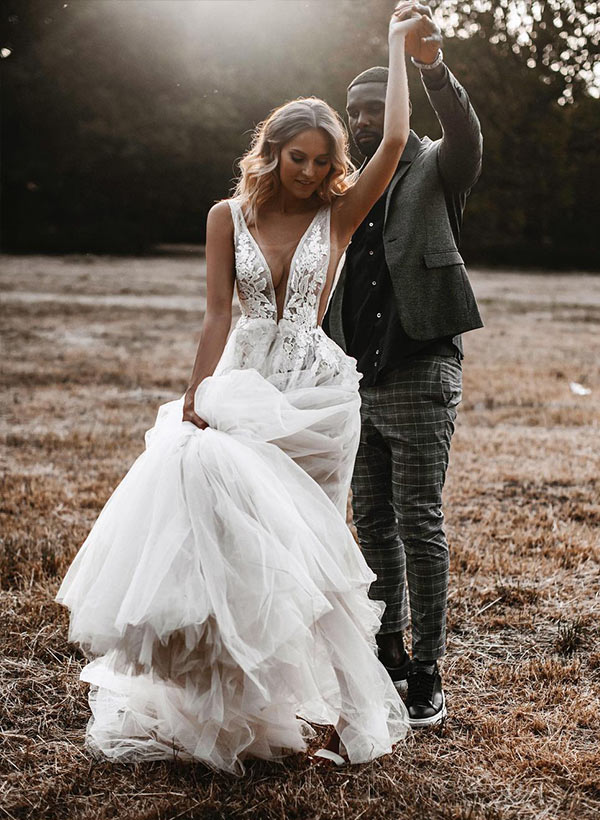 V-Neck Sleeveless Boho Garden Wedding Dresses Sweep Train Tulle Lace Appliques - Image 2