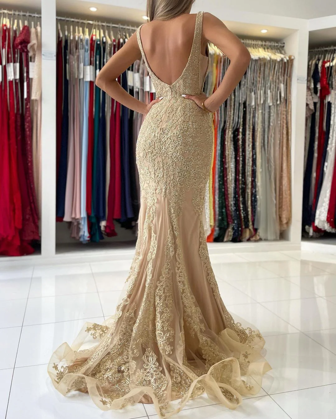 V-Neck Sleeveless Mermaid Evening Dress With Gold Appliques - Image 2