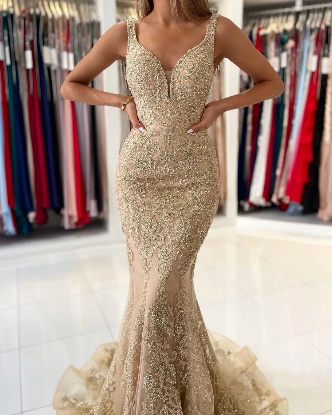 V-Neck Sleeveless Mermaid Evening Dress With Gold Appliques - Image 3