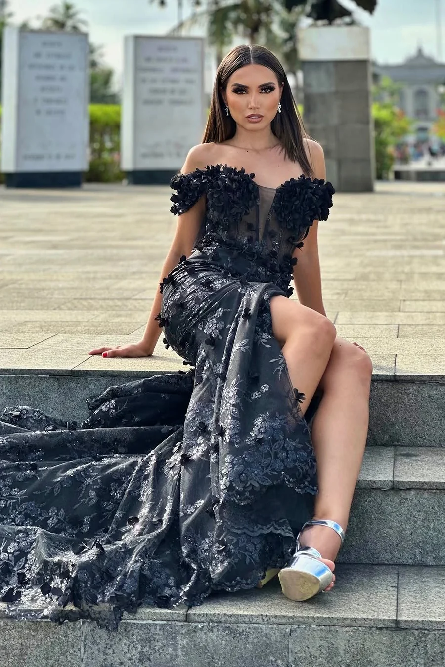 Vintage Black Off-The-Shoulder Mermaid Prom Dresses Sheath Long With High Split - Image 2