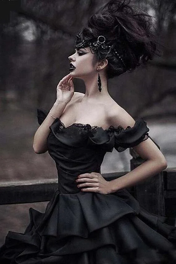 Vintage Black princess wedding dresses with Luxurious Ruffless - Image 6