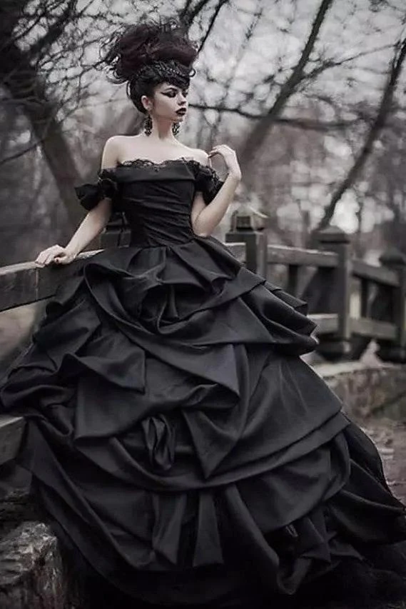 Vintage Black princess wedding dresses with Luxurious Ruffless - Image 7