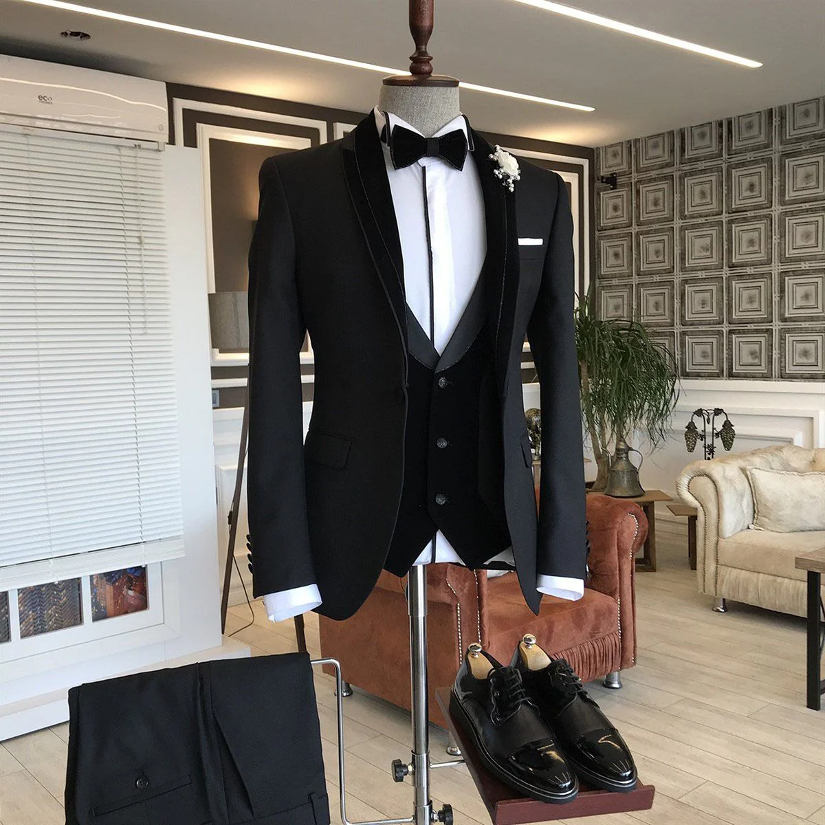 Well-cut 3-pieces Black Shawl Lapel Slim Fit wedding tuxedos For Grooms - Image 2