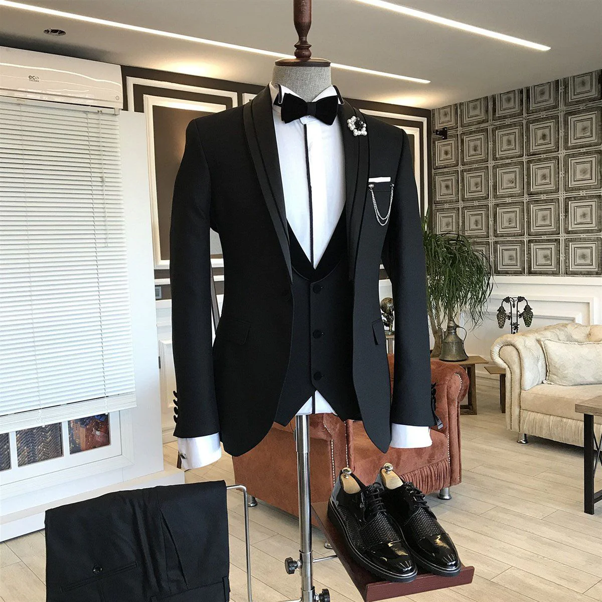 Well-cut 3-pieces Black Shawl Lapel Wedding Suits Good Choice for grooms - Image 2