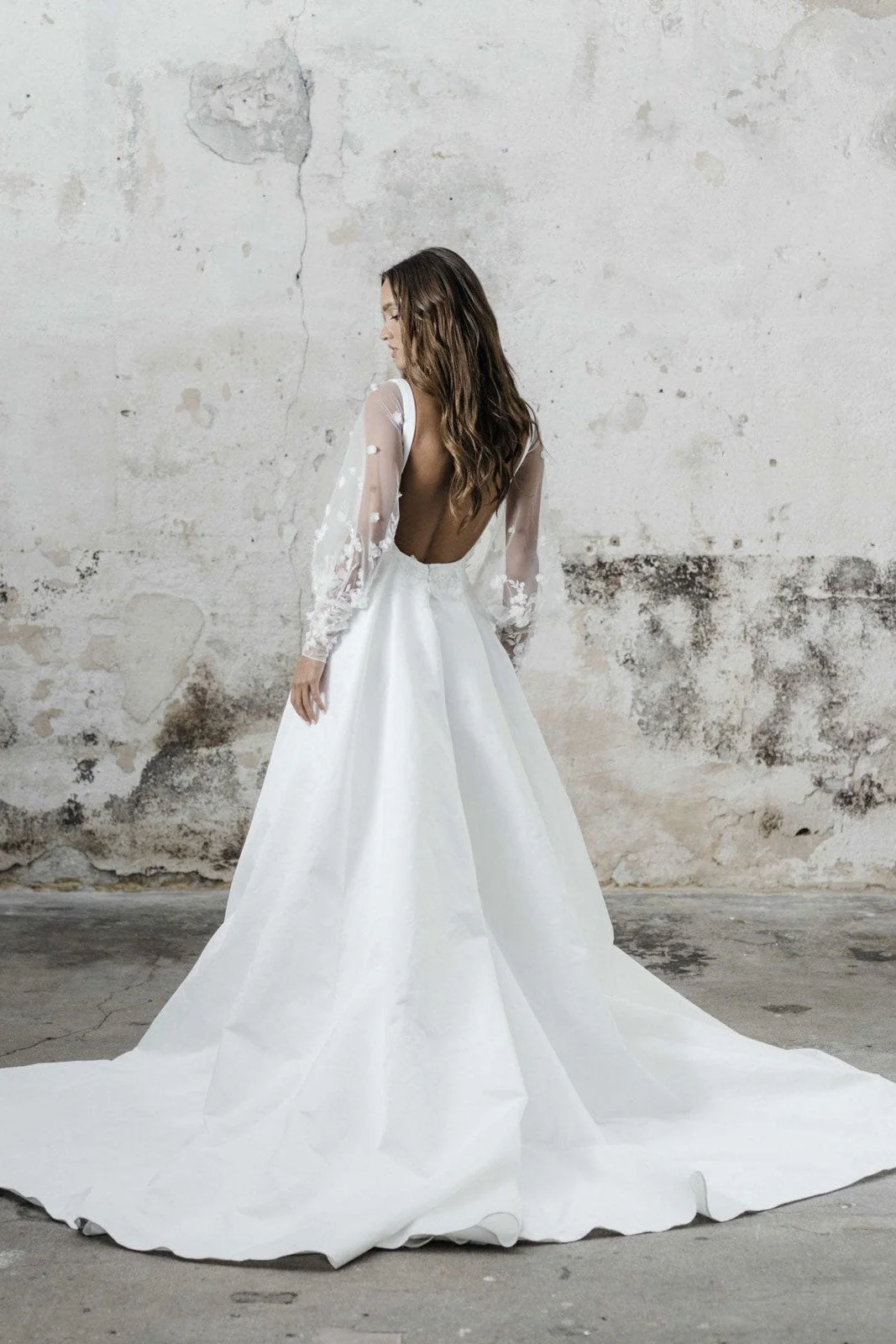 White Casual Wedding Dress A-Line Square Neck Long Sleeves Sexy Backless Applique Cut-Outs Split Front Long Bridal Gowns - Image 2